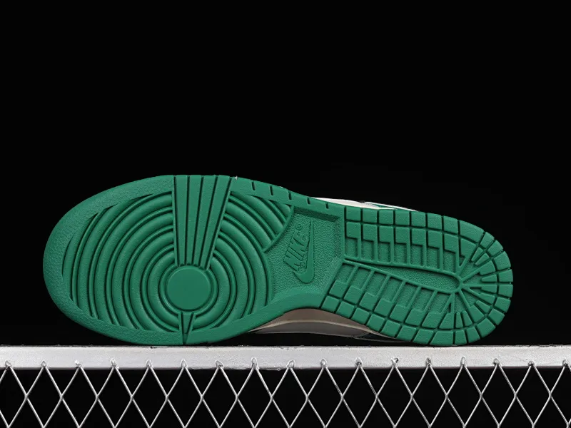 All Categories Nk SB Dunk Series Nk SB Dunk Low Low-top Sneakers #ZG Version Nk SB Dunk Low "Lottery" Heineken Color SB Smashing Backboard Fashion Casual Sneakers DR9654-100